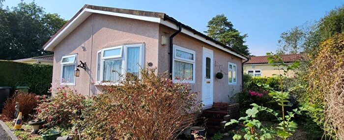 2 Bedroom Mobile/park Home For Sale In Rickwood Park, Horsham Road, Beare Green, Dorking, RH5