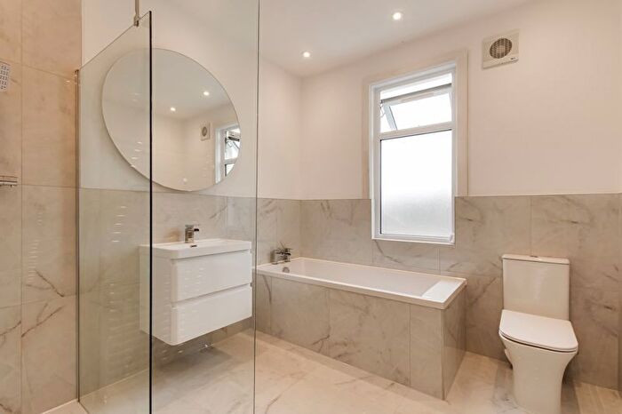 3 Bedroom Terraced House For Sale In Warwick Road, Welling, DA16