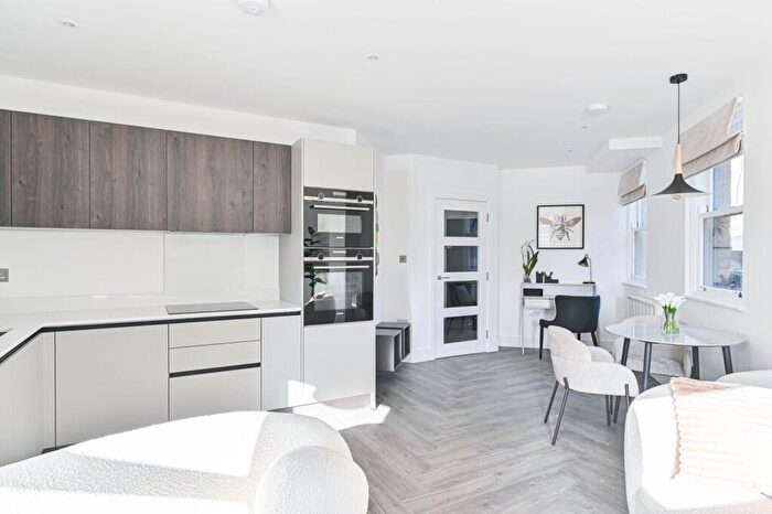 2 Bedroom Flat For Sale In The Wharf Collection, Battersea, London, SW11