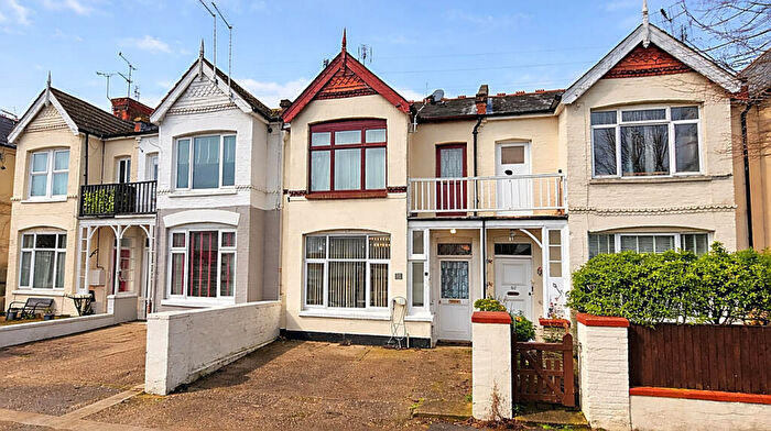 2 Bedroom Flat For Sale In Douglas Road, Herne Bay, CT6