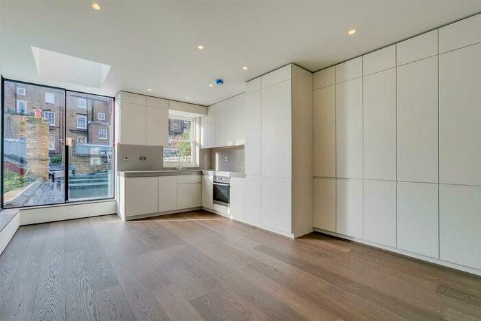 2 Bedroom House To Rent In Gilston Road, Chelsea, London, SW10