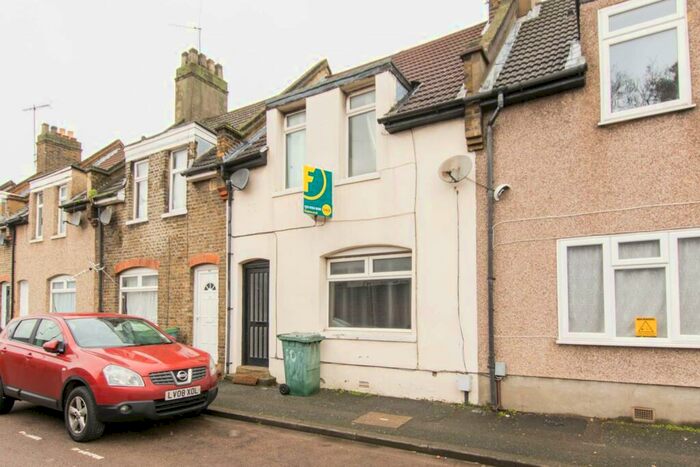 4 Bedroom House To Rent In Abbey Road, West Ham, London, E15