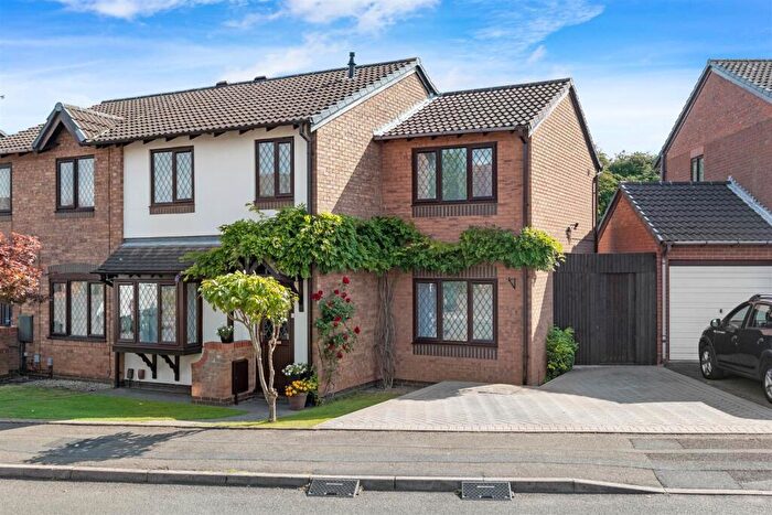 4 Bedroom Semi-Detached House To Rent In Glenmore Drive, Coventry, CV6