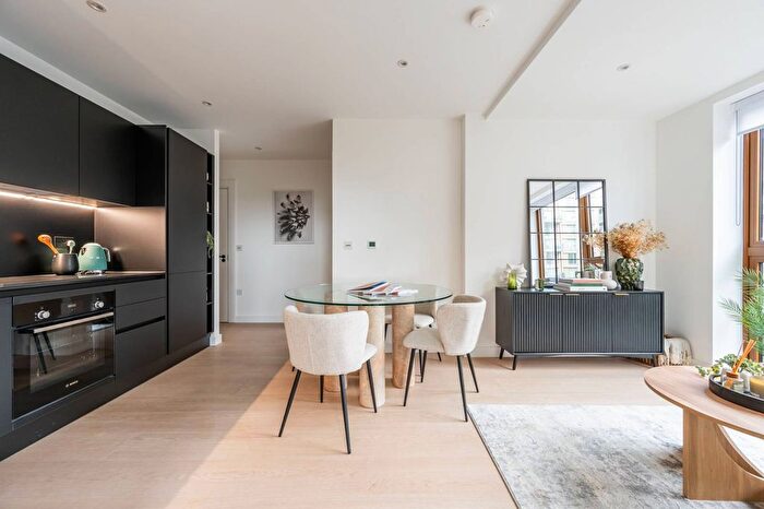 1 Bedroom Flat To Rent In East Qrtr, Limehouse, London, E14