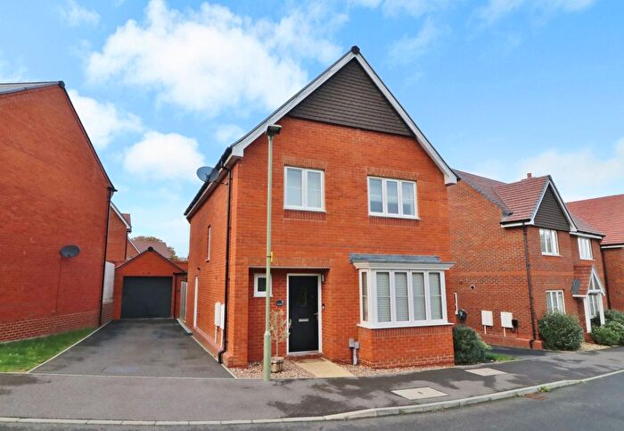 4 Bedroom Detached House For Sale In St. Andrews Road, Botley, SO32