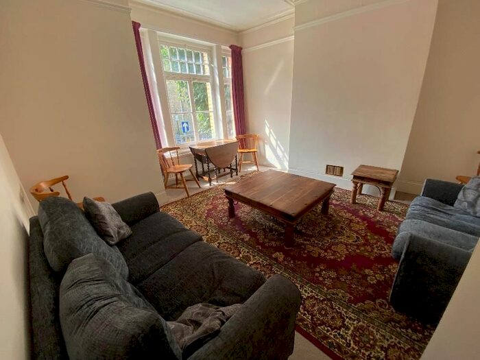 3 Bedroom Flat To Rent In Avonmore Gardens, West Kensington, London, W14