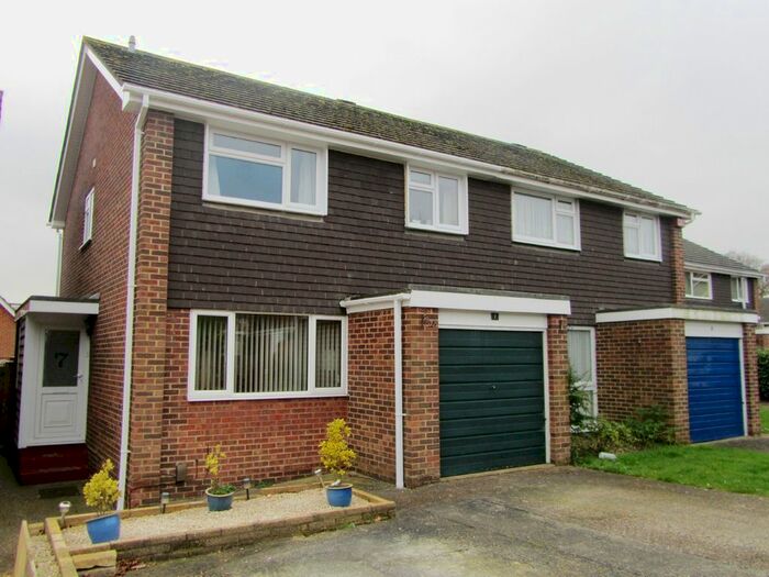 4 Bedroom Semi-Detached House To Rent In Glenbrook Walk, Fareham PO14