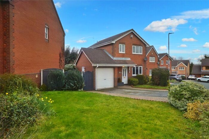 3 Bedroom Detached House For Sale In Shelley Crescent, Oulton, Leeds, West Yorkshire, LS26