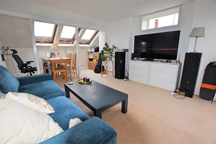 1 Bedroom Flat To Rent In Charlton Place, London, N1