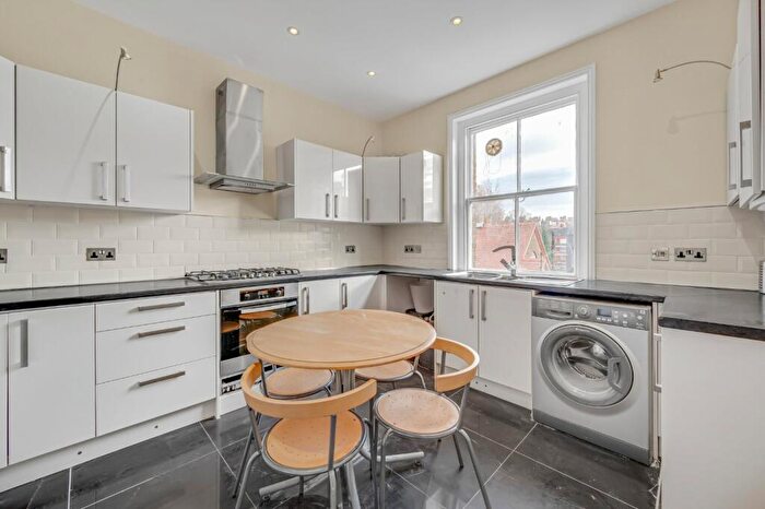 3 Bedroom Flat To Rent In Allitsen Road, London, NW8