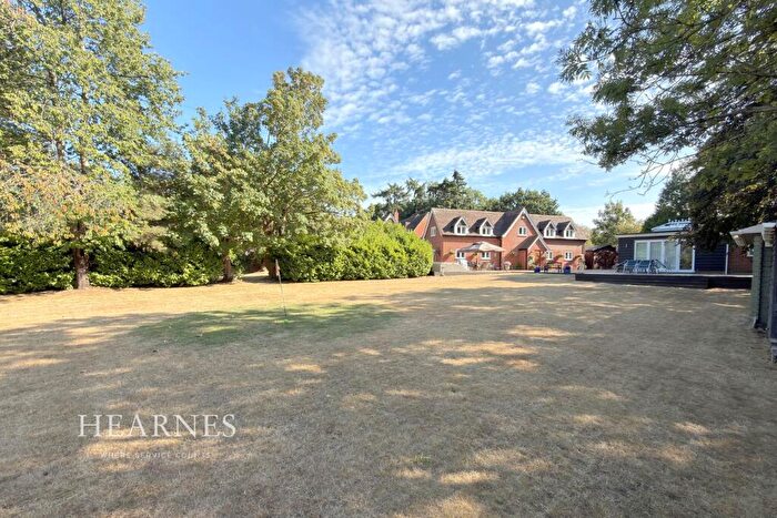 4 Bedroom Detached House For Sale In Holdenhurst Village, Bournemouth, BH8