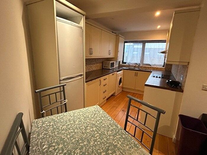 3 Bedroom Flat To Rent In Aragon Court, Uxbridge Road, West Ealing, W13