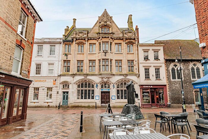 2 Bedroom Flat For Sale In High Street, Canterbury, CT1