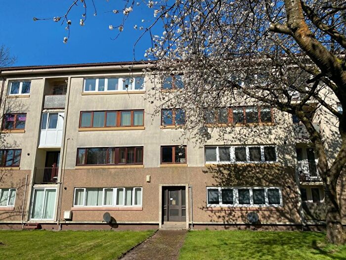 2 Bedroom Flat To Rent In Keal Avenue, Blairdardie, G15