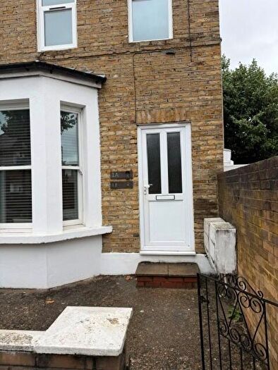 1 Bedroom Flat To Rent In Amberley Road, Leyton, Waltham Forest, E10