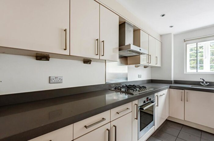 2 Bedroom Flat To Rent In Aylmer Road East Finchley, N2