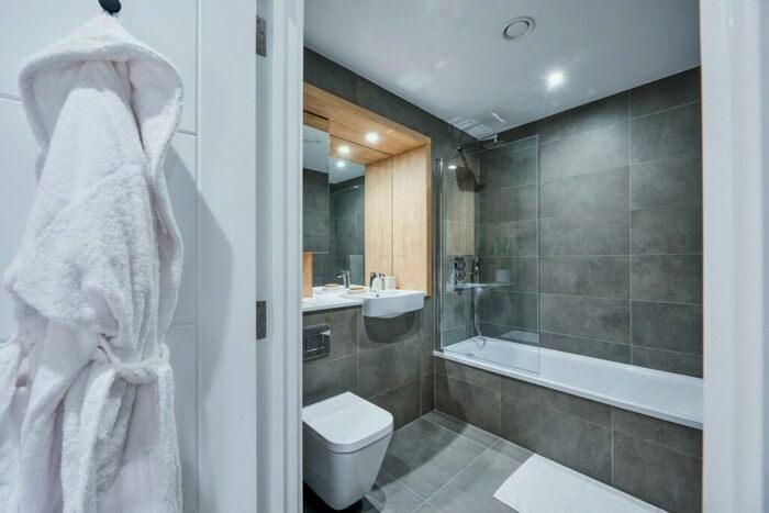 2 Bedroom Apartment To Rent In The Lark, Nine Elms, SW11