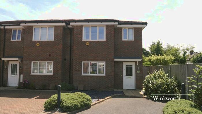 3 Bedroom End Of Terrace House To Rent In Oyster Close, Barnet, EN5