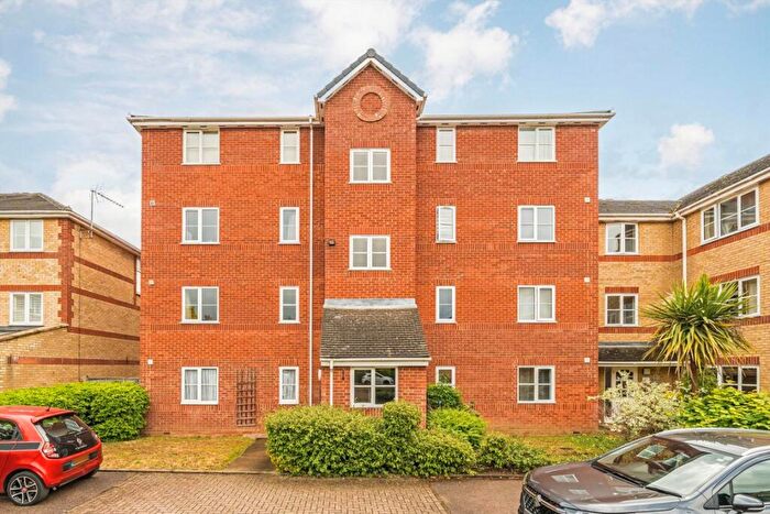 2 Bedroom Flat To Rent In Winery Lane, Kingston Upon Thames, KT1