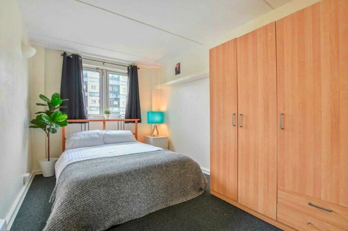 4 Bedroom Flat To Rent In Lucas Court, Strasberg Road, Battersea, SW11