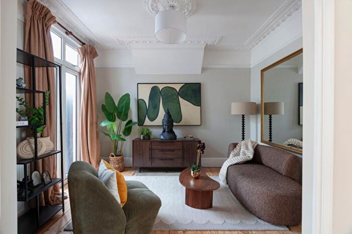 3 Bedroom Terraced House For Sale In Cavendish Drive, Leytonstone, London, E11