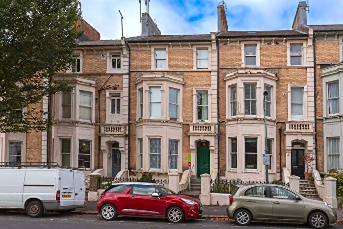 1 Bedroom Flat To Rent In Denmark Villas, Hove, BN3