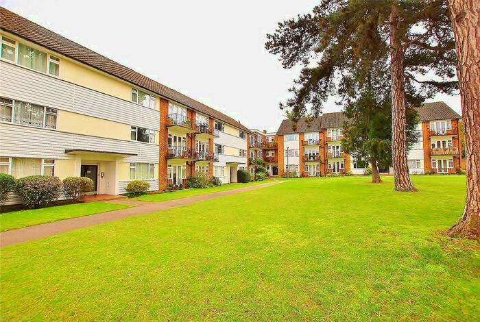2 Bedroom Flat To Rent In Lindfield Gardens, Guildford, Surrey, GU1