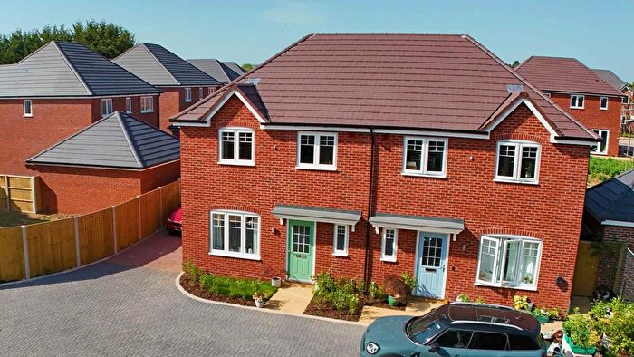 3 Bedroom Semi-Detached House For Sale In Cygnets Rest, Stonebow Road, WR10
