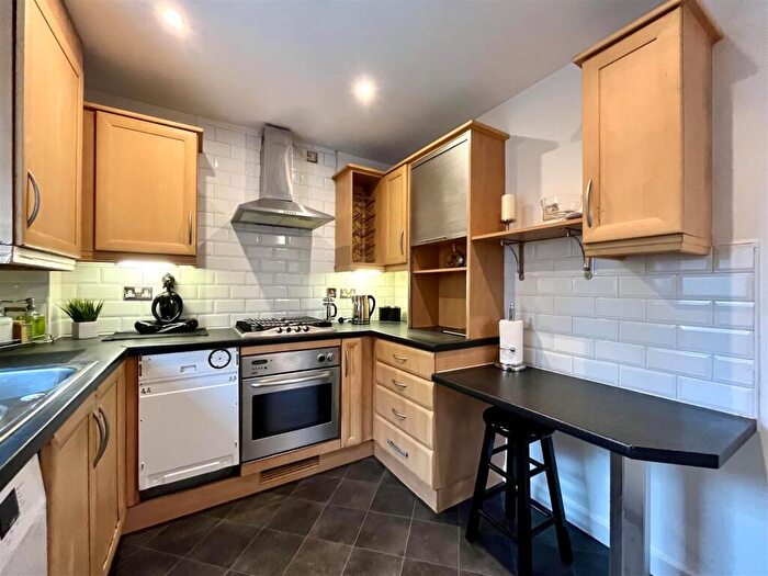 2 Bedroom Apartment To Rent In Wharf Road, Sale, M33