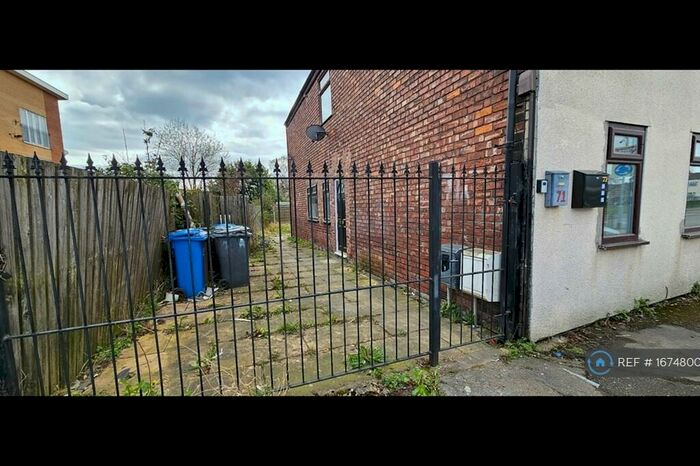 2 Bedroom Flat To Rent In Town Lane, Denton, Manchester, M34