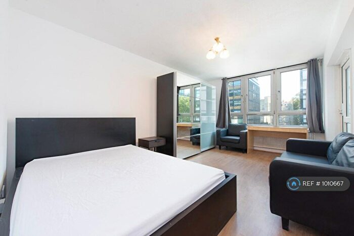 3 Bedroom Maisonette To Rent In Bath Court, London, EC1V