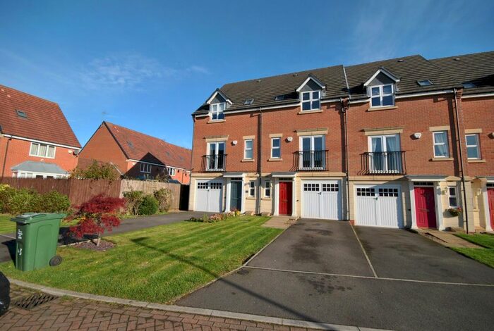 3 Bedroom Town House To Rent In Clumber Close, Loughborough, LE11
