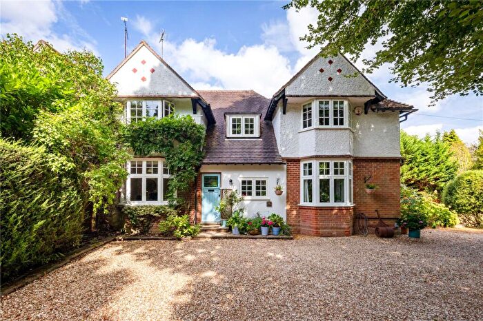 4 Bedroom Semi Detached House For Sale In Kiln Way, Grayshott, Hindhead, Hampshire, GU26