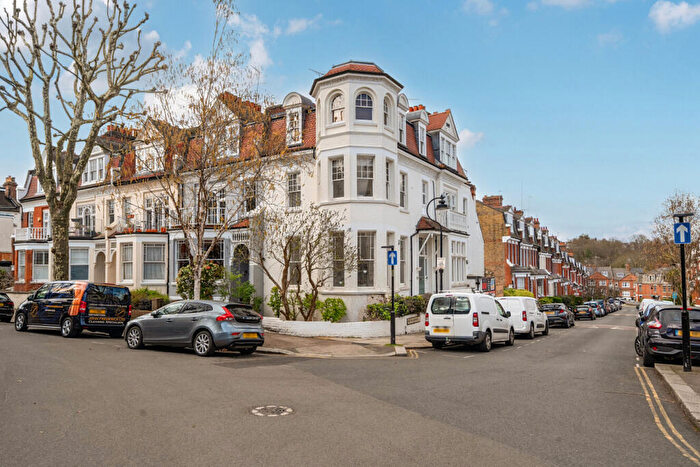 3 Bedroom Flat For Sale In Hornsey Lane Gardens, London, N6