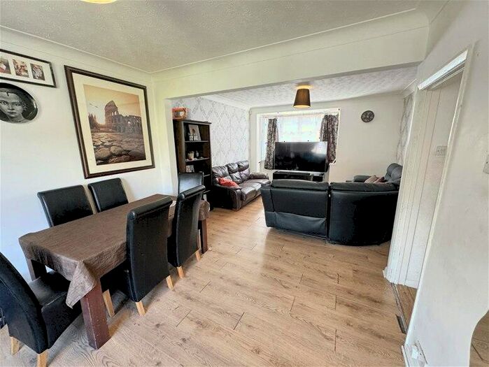 3 Bedroom House To Rent In Olive Road, Plaistow, E13