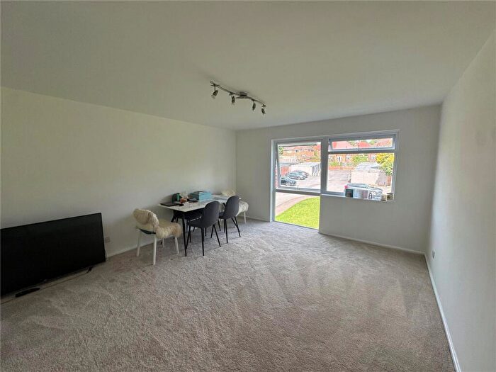 2 Bedroom Apartment To Rent In Park Road, New Barnet, Barnet, EN4