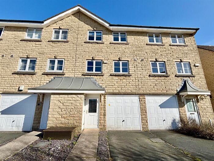 3 Bedroom Town House For Sale In Meldon Way, Westwood Park, Bradford, BD6