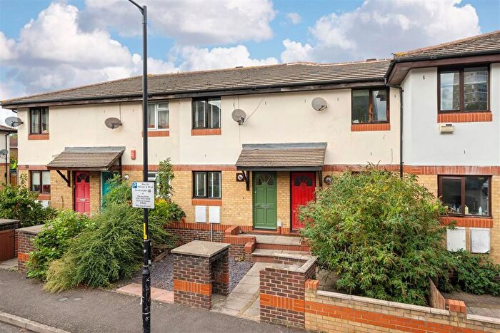 2 Bedroom Terraced House For Sale In Oxley Close, Bermondsey, SE1
