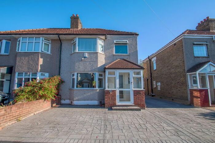 3 Bedroom Semi-Detached House To Rent In Stevedale Road, Welling, DA16