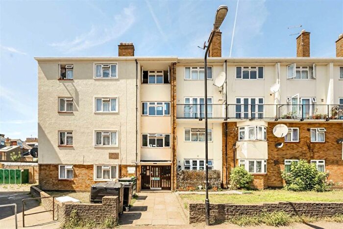 2 Bedroom Flat For Sale In St Stephens Close, Walthamstow, E17