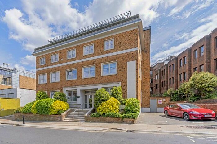 2 Bedroom Flat To Rent In Parkshot, Richmond, TW9