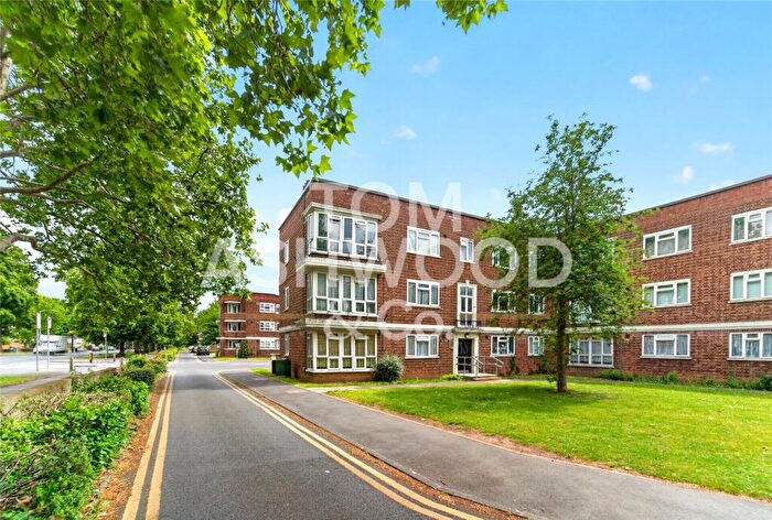 2 Bedroom Apartment For Sale In Longbridge Road, Barking, IG11