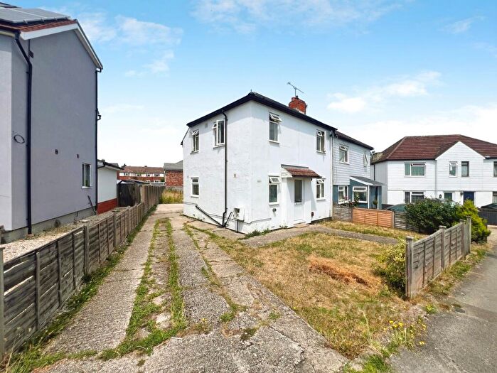 3 Bedroom Semi-Detached House For Sale In Roberts Road, Aldershot, Hampshire, GU12