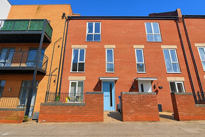 4 Bedroom Town House For Sale In High Street, Northampton, NN5
