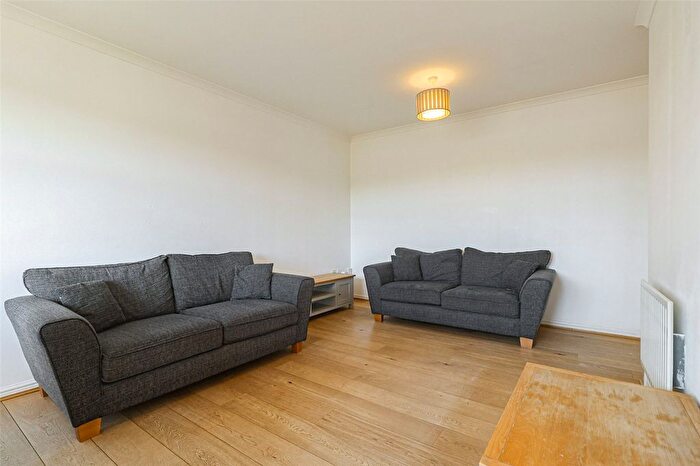 2 Bedroom Flat For Sale In Cornwallis Road, Woolwich, SE18