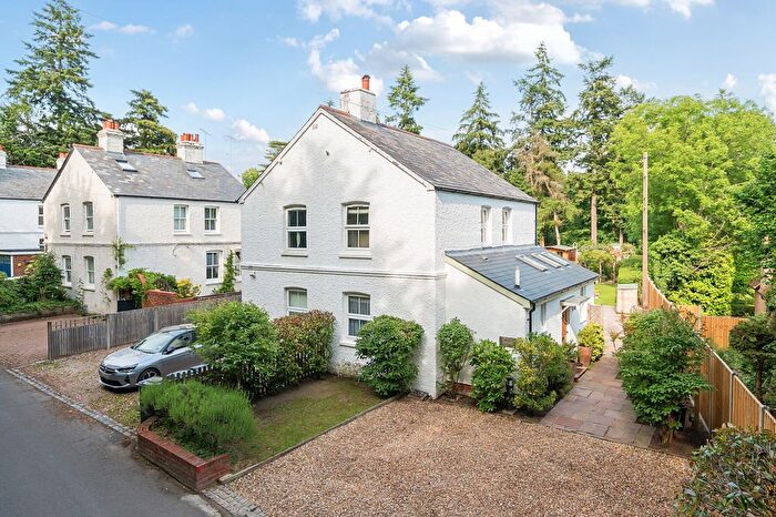 3 Bedroom Semi-Detached House For Sale In Hamlash Lane, Farnham, GU10