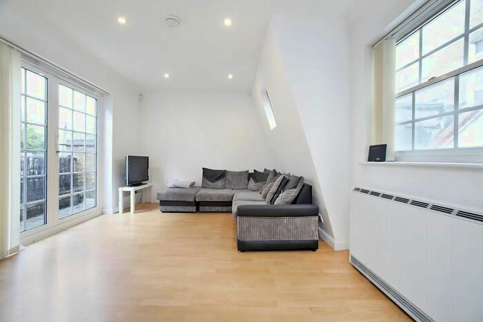 2 Bedroom Flat To Rent In Kentish Town Road, London, NW5