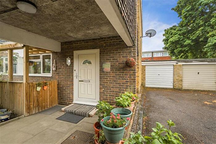5 Bedroom End Terrace House For Sale In Bracewood Gardens, CR0