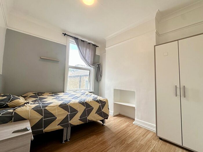 5 Bedroom House To Rent In Medlar Street, Camberwell, SE5