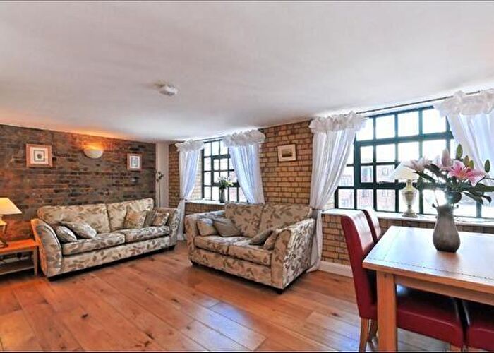 2 Bedroom Flat To Rent In Merchant Court, Wapping Wall, London, E1W